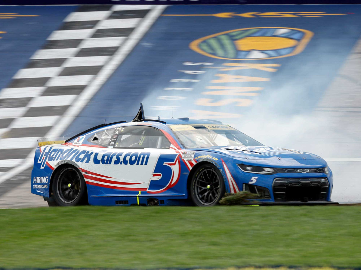*PRE-ORDER* 2026 Kyle Larson HendrickCars.com Kansas Win No. 5 1:24 ARC Color Chrome Diecast